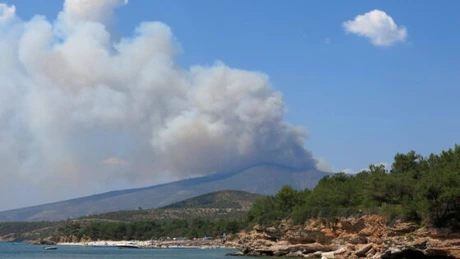 MAE îi avertizează pe românii care vor să meargă în Grecia că este stare de urgenţă ca urmare a incendiilor din Thassos