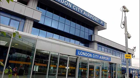 Autorităţile britanice au anunţat redeschiderea aeroportului London City
