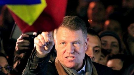 Iohannis: Am venit în Piaţa Universităţii să-mi arăt indignarea; o gaşcă de politicieni vrea să slăbească statul de drept
