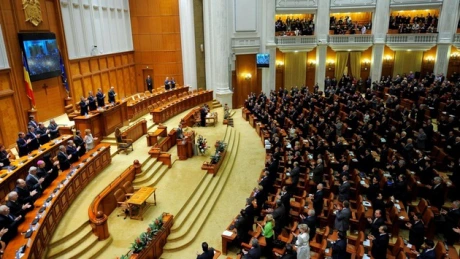 Moţiunea de cenzură depusă de PNL şi USR împotriva Guvernului Grindeanu, citită în Parlament