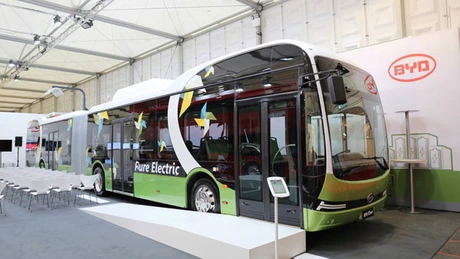 Contracte cu finanţare europeană în valoare de 320 milioane euro, pentru achiziţia de tramvaie şi autobuze electrice în Bucureşti