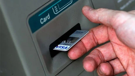 WSJ: Visa şi Mastercard vor să majoreze comisioanele percepute la procesarea tranzacţiilor