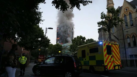 Incendiu uriaș în Londra la un bloc cu 24 de etaje - VIDEO