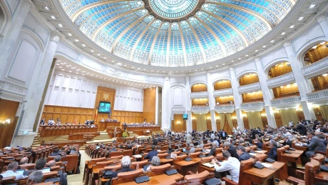 Legea de abilitare a guvernului de a emite ordonanţe pe perioada vacanţei parlamentare, promulgată