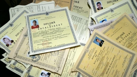 Guvernul vrea să premieze cu bani elevii care au obţinut media 10 la bacalaureat şi la evaluarea naţională