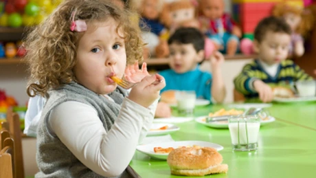 Bucureştenii pot depune cereri tipizate ca să solicite prezenţa unui supraveghetor pentru copii