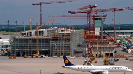 Polonia va investi 9,6 miliarde de dolari într-un aeroport capabil să gestioneze 100 de milioane de pasageri pe an