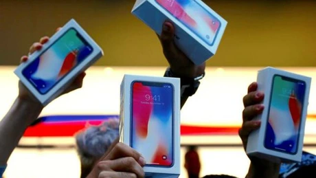Apple va reduce la jumătate producţia telefonului iPhone X