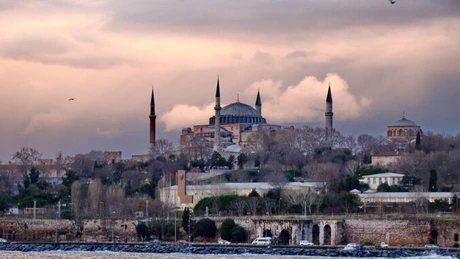 Turiştii profită de prăbuşirea lirei turceşti pentru a face cumpărături de lux