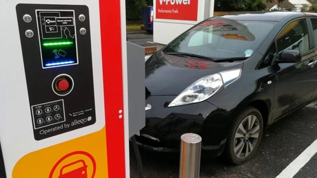 Shell va instala 80 de staţii de reîncărcare a mașinilor electrice pe autostrăzile europene