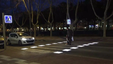 Trecerile de pietoni din Capitală ar putea fi semnalizate luminos
