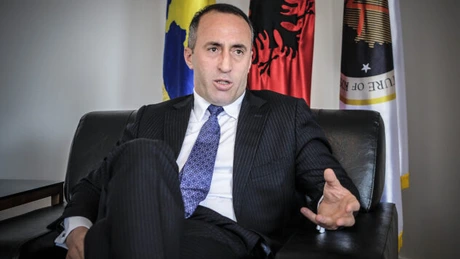 Kosovo: 300 de cravate au fost agăţate în faţa guvernului, după decizia premierului de a-şi dubla salariul