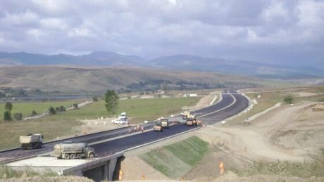 Autostrada Sibiu - Piteşti va avea garduri ranforsate de 3 metri pentru urşi şi cerbi şi ecoducte care 