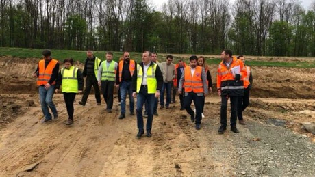 Autostrada Lugoj - Deva: constructorul lotului 3, penalizat cu 1,5 milioane de euro. Muncitorii, retraşi după vizita ministrului