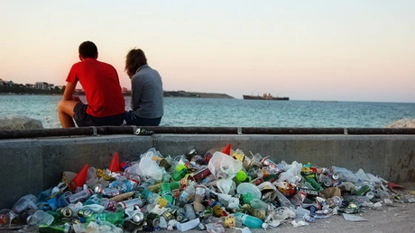 Primarul Constanţei: Turiştii care aruncă gunoaie pe plaje vor fi amendaţi de Poliţia Locală