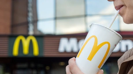 McDonald's refuză să renunţe la paiele din plastic în localurile sale