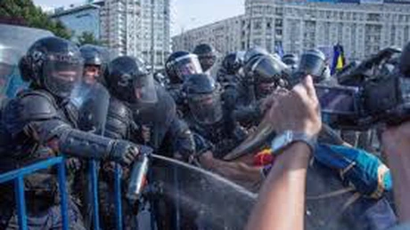 Jandarmeria: gazele lacrimogene folosite de jandarmi sunt achiziţionate exclusiv de la producători autorizaţi