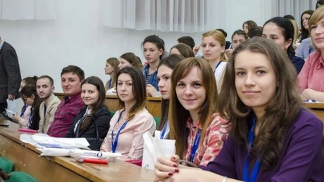 România, printre ţările UE cu un procent scăzut de tineri care în acelaşi timp urmează un program de educaţie şi muncesc