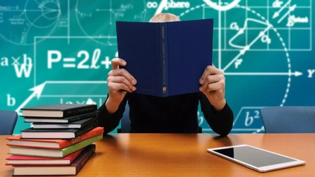 Când şi cum se dau bani elevilor din Bucureşti care au medii generale de peste 8,5