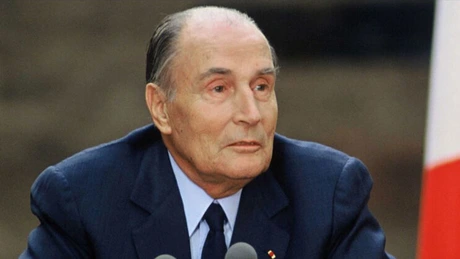 Cărţi din biblioteca lui Francois Mitterrand, estimate la 450.000 euro, scoase la licitaţie