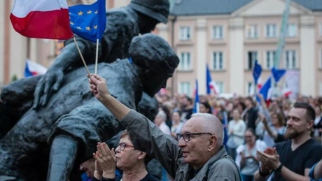 Polonia dă înapoi în privinţa legii asupra Curţii Supreme, contestată de UE