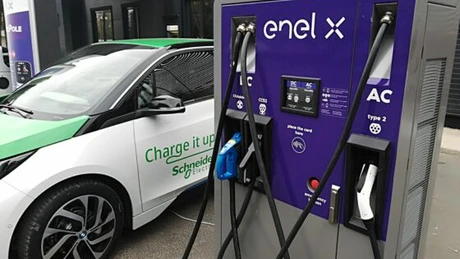 Enel X a lansat următoarea generaţie de staţii inteligente de încărcare a maşinilor electrice