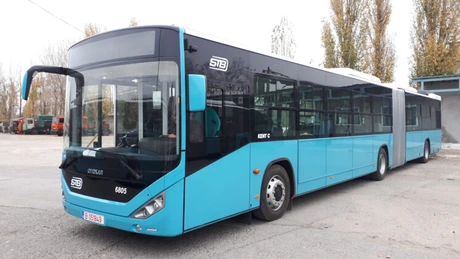 După 20 de ani, în Bucureşti vor circula din nou autobuze articulate FOTO