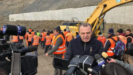 Ministrul demisionar Lucian Şova îl invită pe Umbrărescu să facă autostradă la el acasă