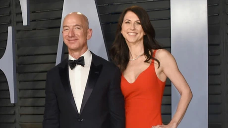 Jeff Bezos va rămâne după divorţ cu 75% din acţiunile Amazon pe care le deţinea împreună cu soţia sa MacKenzie