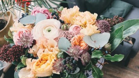 Serviciile de livrare flori te scapă de drumuri inutile - Află care sunt avantajele comenzilor online