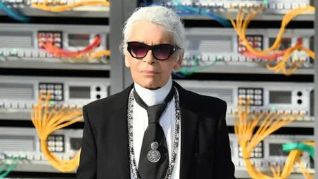 A murit creatorul de modă Karl Lagerfeld