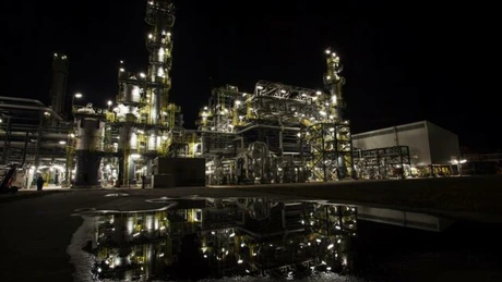 Petrom a ajuns să importe 20% din petrolul necesar rafinăriei din România