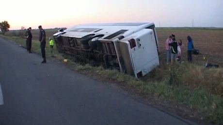 IGSU: Un autobuz cu 39 de pasageri s-a răsturnat la Drajna. A fost activat Planul Roşu de Intervenţie