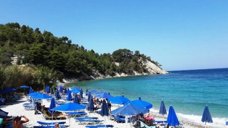 Grecia a redeschis sâmbătă peste 500 de plaje