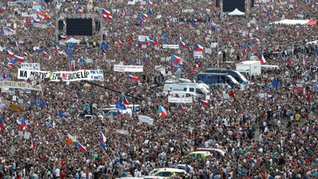 Cehia: Cele mai mari proteste antiguvernamentale din ultimii 30 de ani. 250.000 de oameni în stradă la Praga