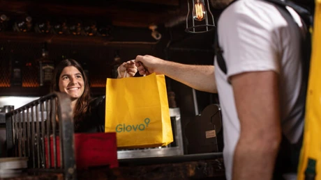 Aplicaţia de livrări Glovo îşi extinde programul pe timp de weekend