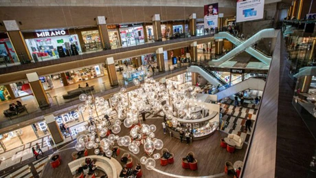 Gabriela Firea cere închiderea food court-urilor din malluri şi va aloca cinci mil. de lei pentru achiziţii legate de coronavirus