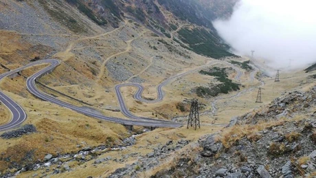 CNAIR: Circulaţia pe sectoarele de munte de pe Transfăgărăşan şi Transalpina se închide începând din 20 octombrie