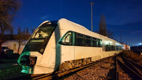 Noul tren diesel făcut de Electroputere VFU Paşcani a intrat în probe pe ruta București - Predeal VIDEO şi FOTO