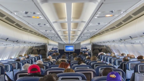 INS: Transportul aerian de pasageri a scăzut cu 69% în 2020