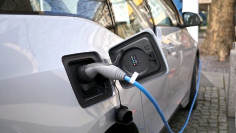 China va tăia cu 20% subvențiile pentru vehicule electrice din acest an