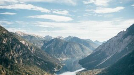 Microsoft anunţă un nou plan prin care va reduce la zero emisiile de carbon până în 2030