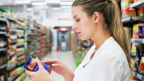 Studiu Epson: 9 din 10 români sunt influenţaţi de eticheta unui produs în procesul de cumpărare