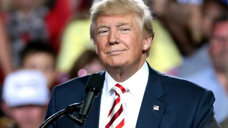 Pe cecurile trimise americanilor afectaţi de criza de COVID-19 va figura numele lui Trump - Washington Post