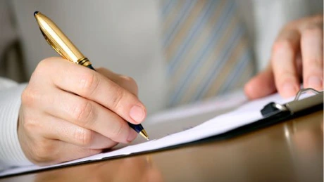 Numărul contractelor de muncă suspendate de la instituirea stării de urgenţă a scăzut vineri la sub un milion