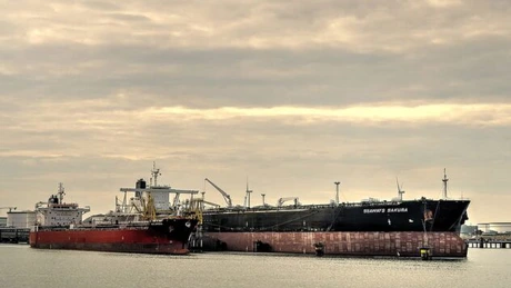 Nave, trenuri, peşteri: traderii de petrol caută cu disperare spaţii de depozitare