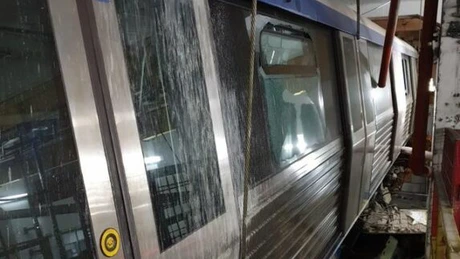 A început operațiunea de recuperare a trenului de metrou înfipt în perete la Depoul Berceni FOTO