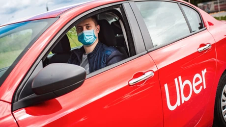 Uber România va instala gratuit panouri separatoare în maşini în următoarele săptămâni