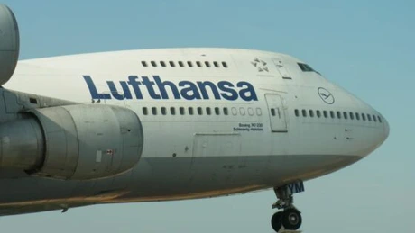 Lufthansa urmează exemplul rivalului British Airways şi elimină gustările gratuite pentru pasagerii de la clasa economy