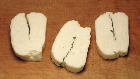 Un tribunal englez va decide cine are dreptul să folosească denumirea de brânză halloumi